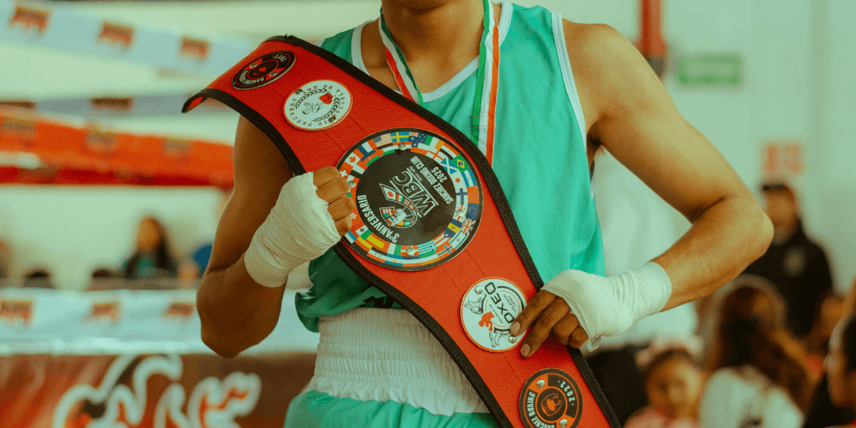 Golf Tournament Trophy Ideas: From Classic Cups to Spinner Championship Belts